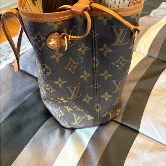 Louis Vuitton Monogram Tote Bag - Picture 7 of 13